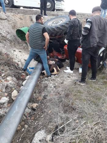 Traktörüyle Kaza Yaptı, Yoldan Geçen Sağlık Görevlileri Hayatını Kurtardı
