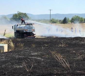 Traktörüyle Ot Biçerken Yangına Sebep Oldu
