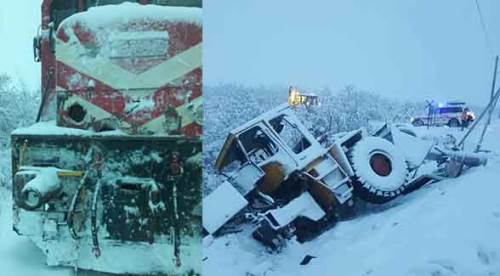 Tren, iş makinesini biçti: 1 ölü