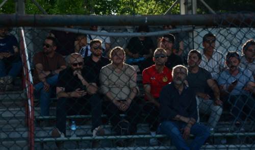 Tribünde tanıdık isimler vardı