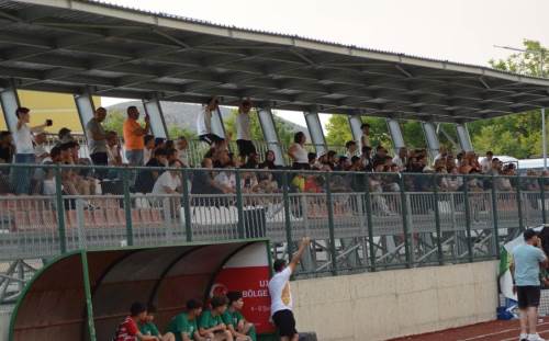 Tribünden destek verdiler