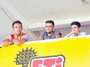 Tribünden izlediler