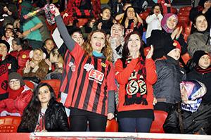 Tribünler size emanet