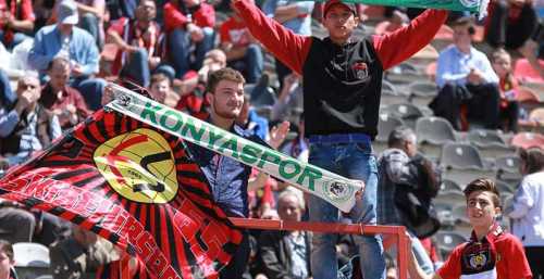 TRİBÜNLERDEN RENKLİ GÖRÜNTÜLER