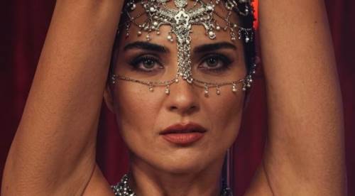 Tuba Büyüküstün’lü “Sultana” geliyor! Cesur hikâyesiyle gündem olacak: Konusu, oyuncuları ve vizyon tarihi