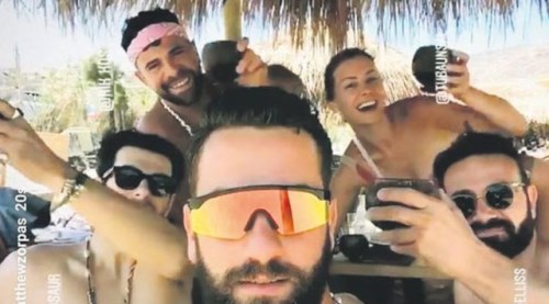 Tuba Ünsal'dan 4 erkek arkadaşıyla "Boşanma partisi"