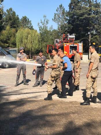 Tugay Komutanlığı İtfaiye Ekiplerine Eğitim
