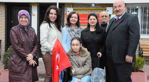 Tuğçe'nin akülü araba sevinci