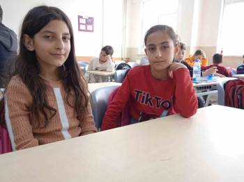 Tüm Olumsuzluklara Rağmen Depremzede Öğrencilerin Heyecanları Yüzlerinden Okundu
