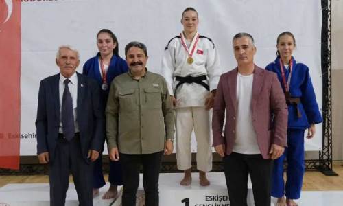 Tüm sporcuları tebrik etti