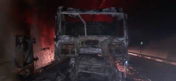 Tünel İçinde Alev Alan Tır Hurdaya Döndü
