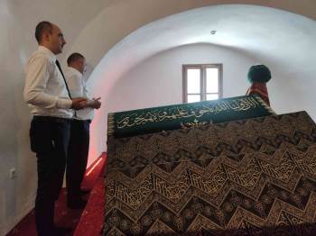 Türbe Çevresi Ve İçinde Yapılacak Çalışmalar Değerlendirildi
