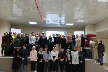 Türgev’De Konferans
