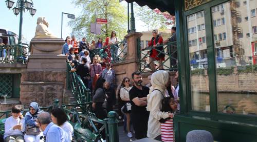 Turistlerin Eskişehir'de gözdesi: Metrelerce kuyruk...