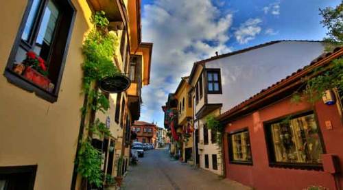 Turizmde ısrarcıyız