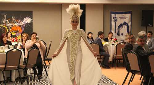 TÜRK DÜNYASI KIYAFETLERİ SERGİLENDİ