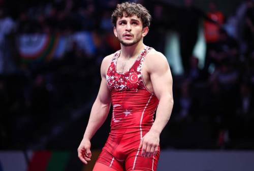 Türk güreşçi Ahmet Duman’dan altın madalya zaferi