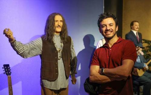 Türk pop müziğinin sevilen isminden Eskişehir'deki müzeye ziyaret