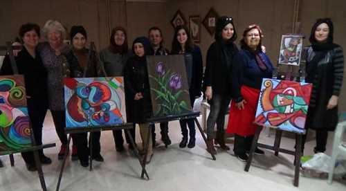 Türk ve İrlanda bayrağını yan yana çizdi