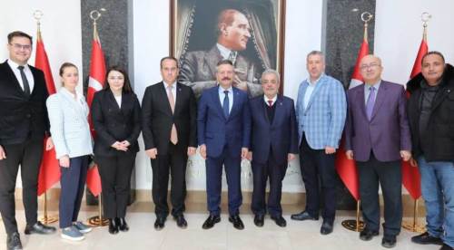 Türkiye Beyazay Derneği Eskişehir Valisi Hüseyin Aksoy'u ziyaret etti