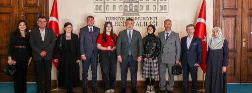 Türkiye birincisi olan öğrenciler Vali Sözer’i ziyaret etti