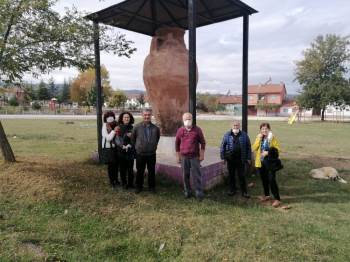 Türkiye’De Topraktan Tek Parça Olarak Yapılmış En Büyük Çömlek Küpüne Büyük İlgi
