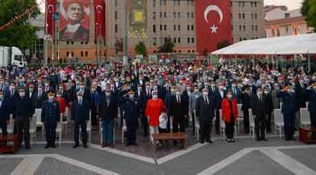 Türkiye dimdik ayakta!