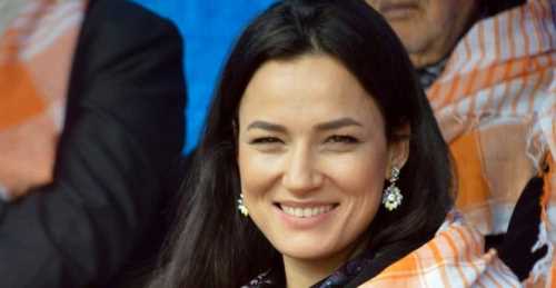 TÜRKİYE GÜZELİ AKP KADIN KOLLARINDA