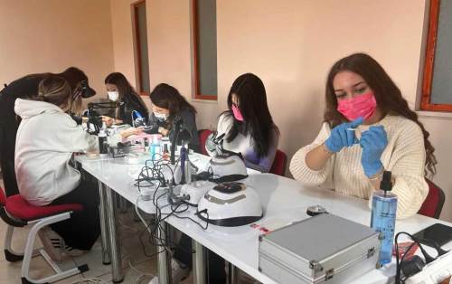 Türkiye’nin ilk protez tırnak atölyesi Eskişehir’de açıldı