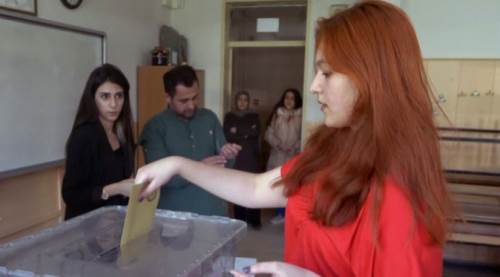 Türkiye sandık başında! Oy verme işlemleri başladı