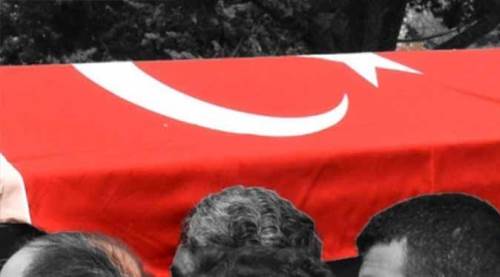 Türkiye şehitlerine ağlıyor