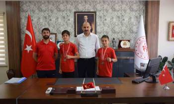 Türkiye Üçüncüsü Olan Boksörleri Makamında Ağırladı
