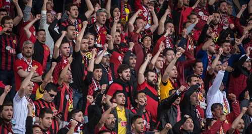 TÜRKİYE’YE TRİBÜN DERSİ VERDİLER