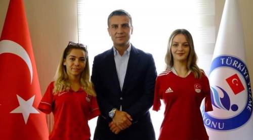 Türkiye Yüzme Federasyonu Başkanı Sevilay Öztürk ve Sümeyye Boyacı ile buluştu