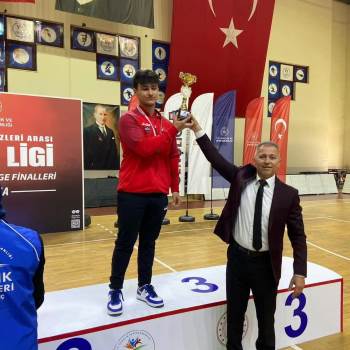 Turnuvadan Bronz Madalyayla Döndü
