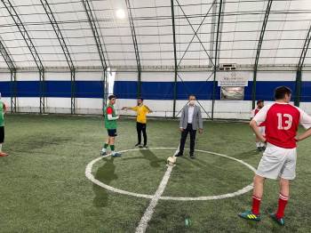 Turnuvanın Başlama Vuruşunu Kaymakam Pelvan Yaptı
