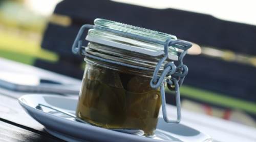 Turşunun Bozulduğunu Nasıl Anlarız? Fermente Lezzetlerin Güvenli Tüketimi