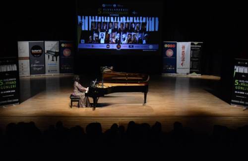 Tutu Aydınoğlu’ndan unutulmaz piyano resitali