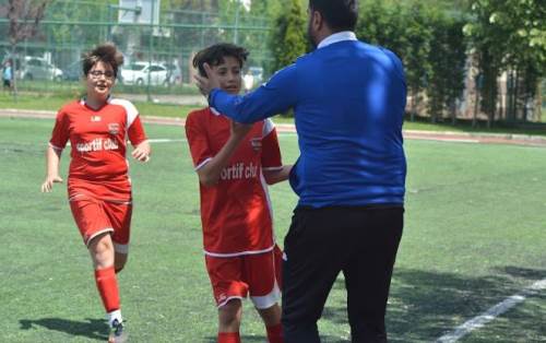 U-13 Ligi’nde tüm oyuncular süre alıyor