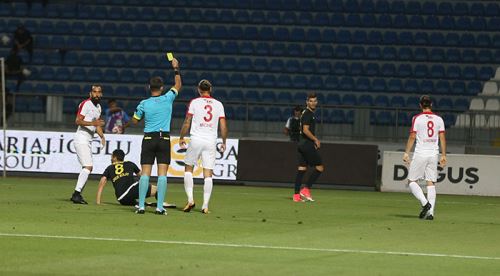 Üç  sarı kart gördük