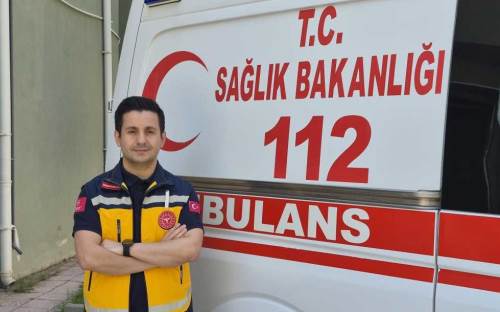 Üç roman yazdı, yıllardır hayat kurtarıyor: Paramedik Harun Özkan'ın 112’deki 16 yıllık yolculuğu