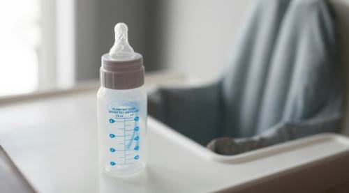 Uçağa Bebek Biberonu Alınır mı? Anneler İçin Kapsamlı Rehber