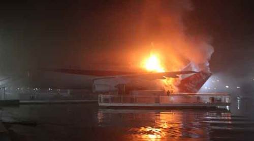 Uçak restoran alev alev yandı