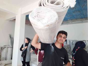 Ucuz Halı Almak İçin Yoğunluk Oluşturdular
