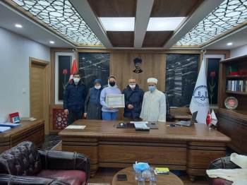 Ukrayna Vatandaşı Müslüman Oldu Ve ’Amina’ İsmini Aldı
