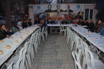 Ülkü Ocakları İftarda Basın Mensuplarıyla Bir Araya Geldi
