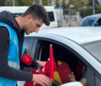 Ülkü Ocakları Tavşanlı İlçe Başkanlığı 5 Bin Adet Türk Bayrağı Dağıttı
