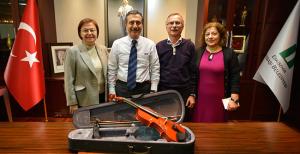 Kültüre ve sanata bağışlar sürüyor