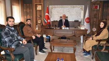 Umre Ödülünü Alan Gençler Teşekkürler Ziyaretinde Bulundu
