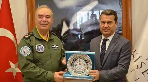 Ünal kendi kullandığı F-16 ile geldi